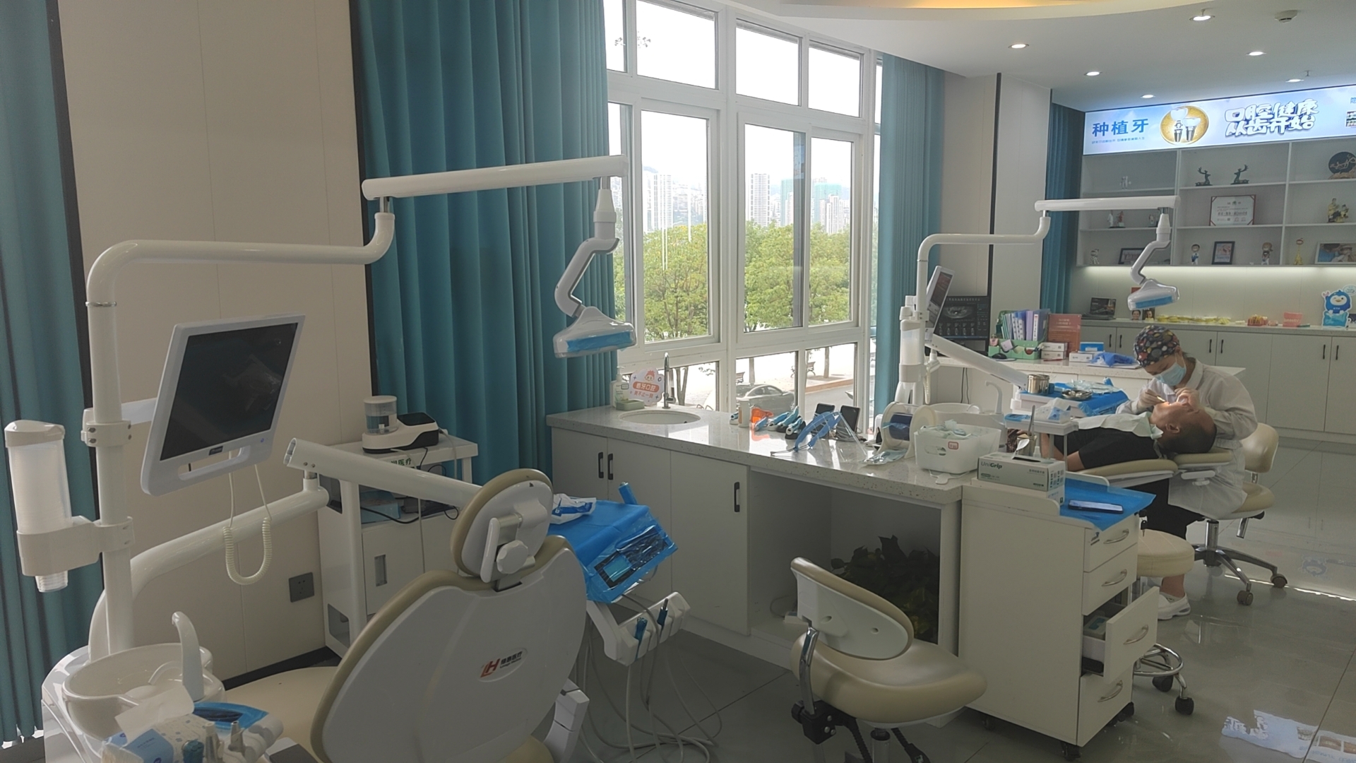 三、崇州嘉皓牙科的医生团队与能力