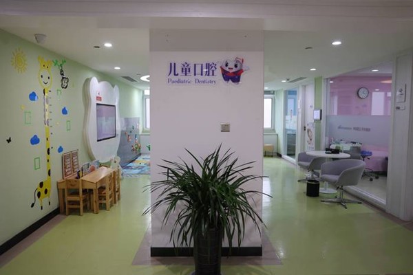 三、青岛优诺口腔医生团队:刘新强等医生坐诊市南CBD