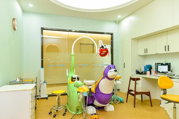 四、郑州唯美口腔医生团队介绍：资质与口碑评价双确保